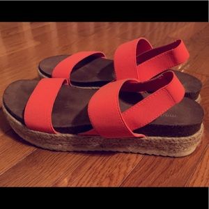 Steve Madden espadrille shoes in women’s size 8.